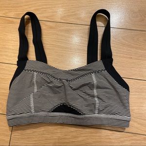 Lululemon size 4 sports bra